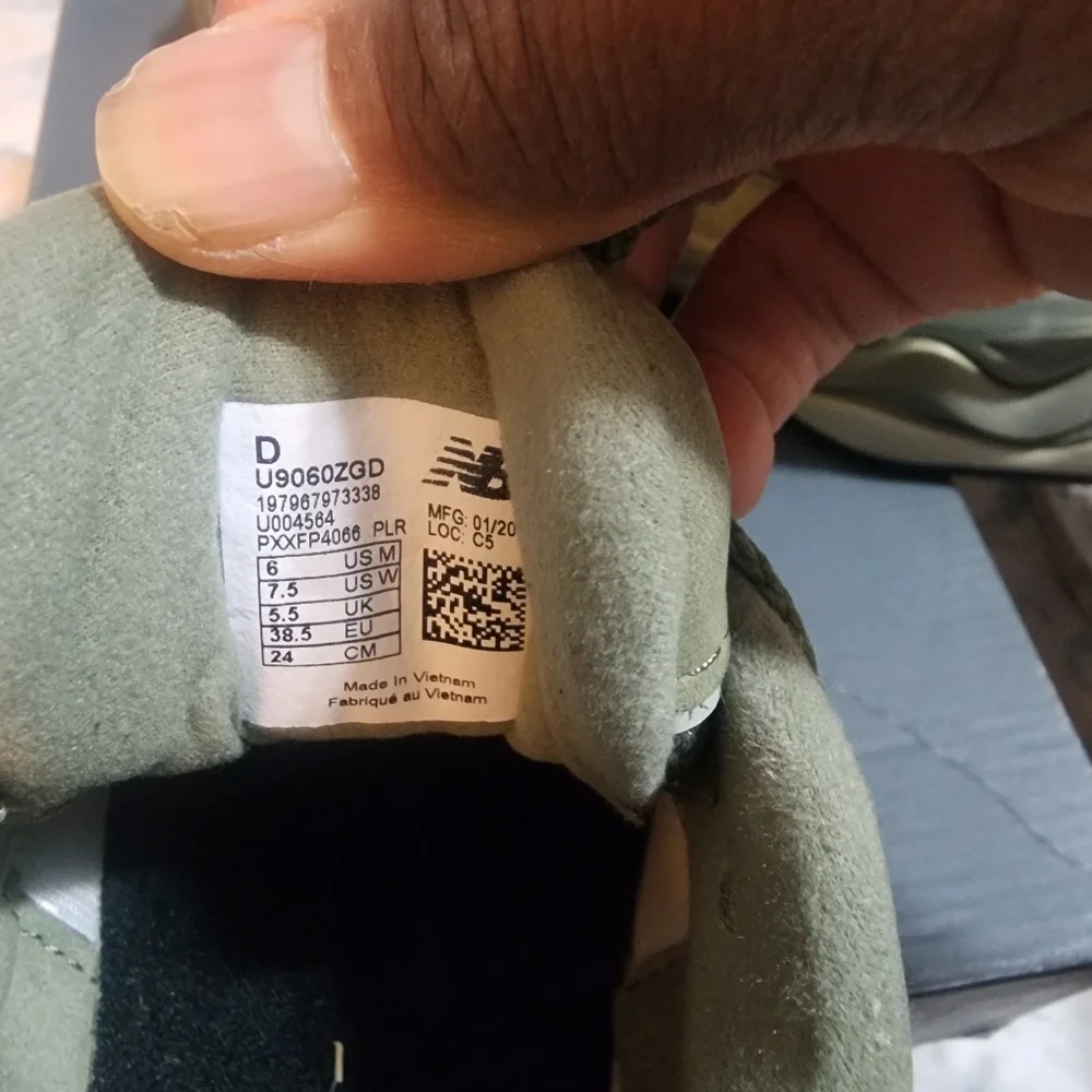 New Balance 9060 Green Sneakers - Picture 7 of 9